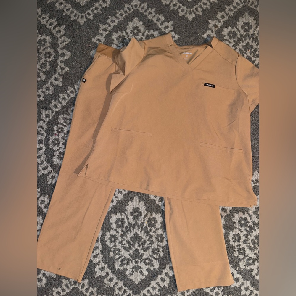 Jaanuu scrub set